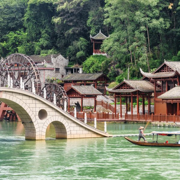 go-nut-that-visa-du-lich-trung-quoc-bung-no-hut-khach-quoc-te-132254